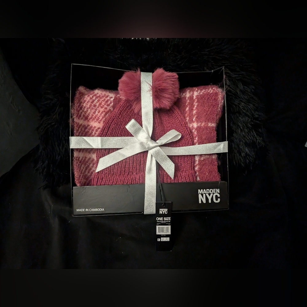 Madden NYC Women's Beanie Hat and Scarf Gift Set.